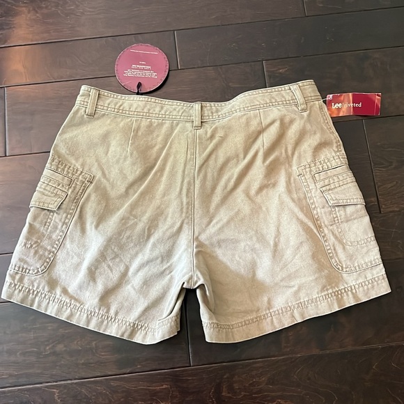 Lee Riveted Khaki cargo shorts NWT - Picture 6 of 12